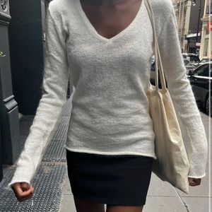 Brandy Melville Andi V-neck Sweater in Black